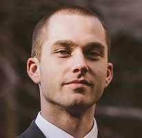 Portret eksperta rynku kryptowalut, analityka tradingowego Thomas Whitfield